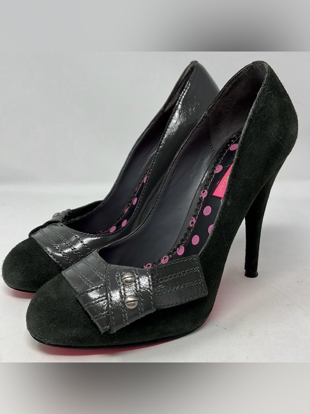 BETSEY JOHNSON Vero Cuoio Gray Suede and Patent with Pink bottom heels size 7M
